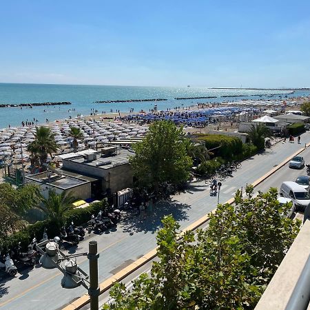 Appartamento Fronte Mare 시비타노바 마르셰 외부 사진
